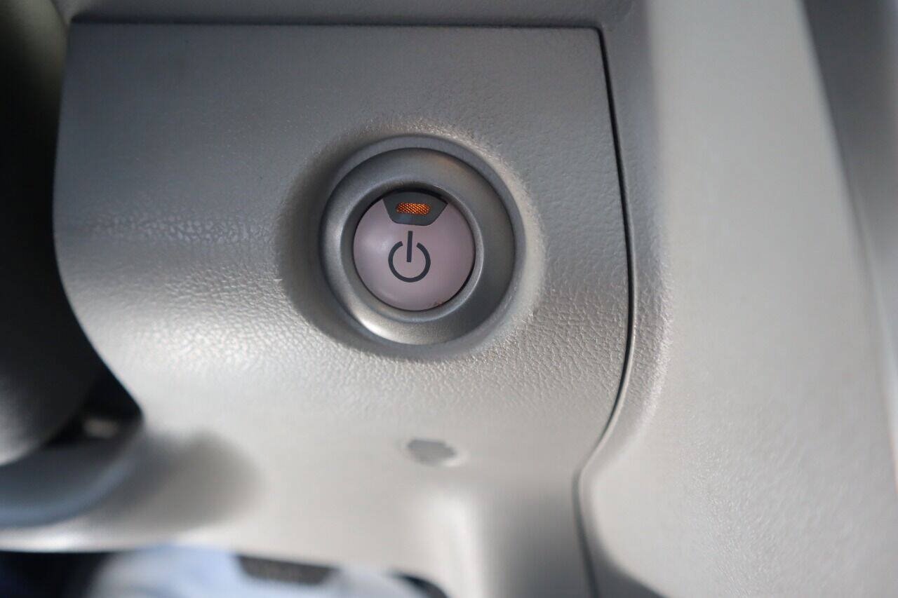 Used 2012 Nissan Leaf SL FWD image 24