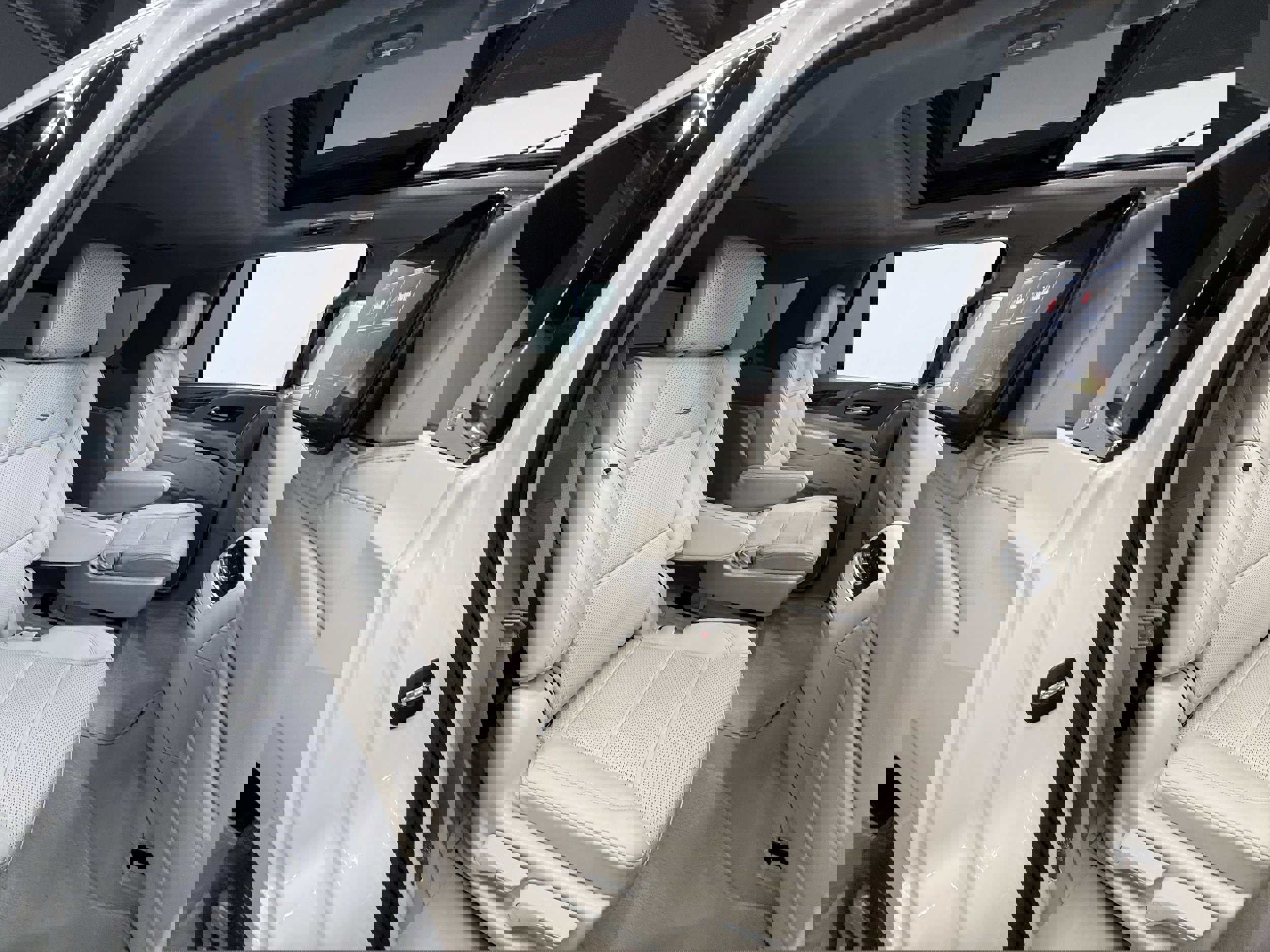 Used 2023 Cadillac Escalade Premium Luxury Platinum AWD/4WD image 28