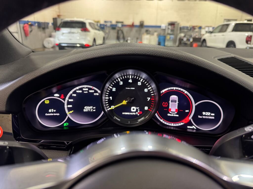 Used 2022 Porsche Cayenne E-Hybrid image 13