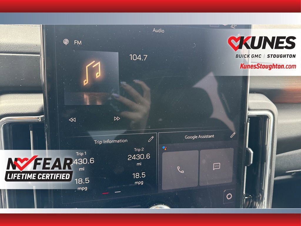 Used 2025 GMC Yukon Denali AWD/4WD image 32