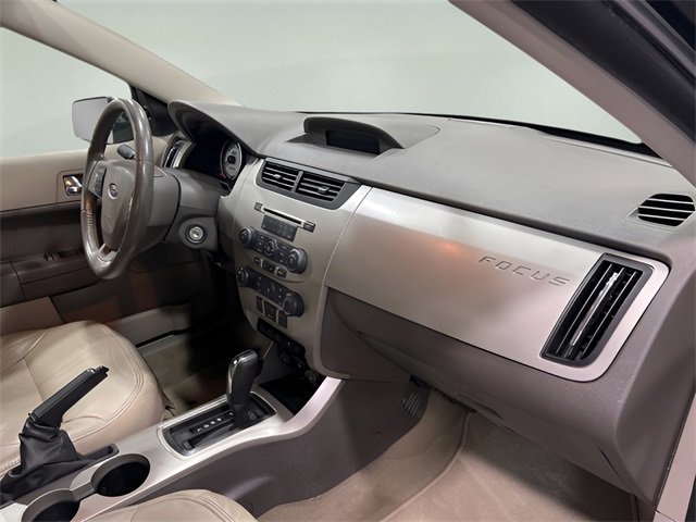 Used 2009 Ford Focus SEL image 17