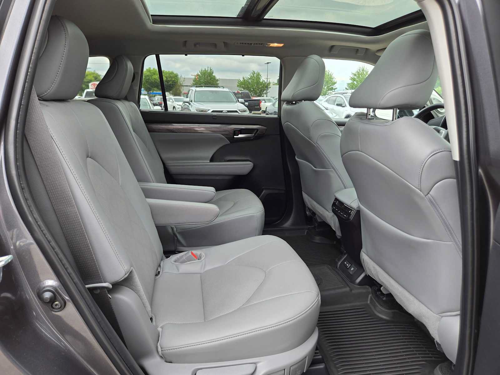 Certified 2025 Toyota Highlander Platinum AWD/4WD image 13