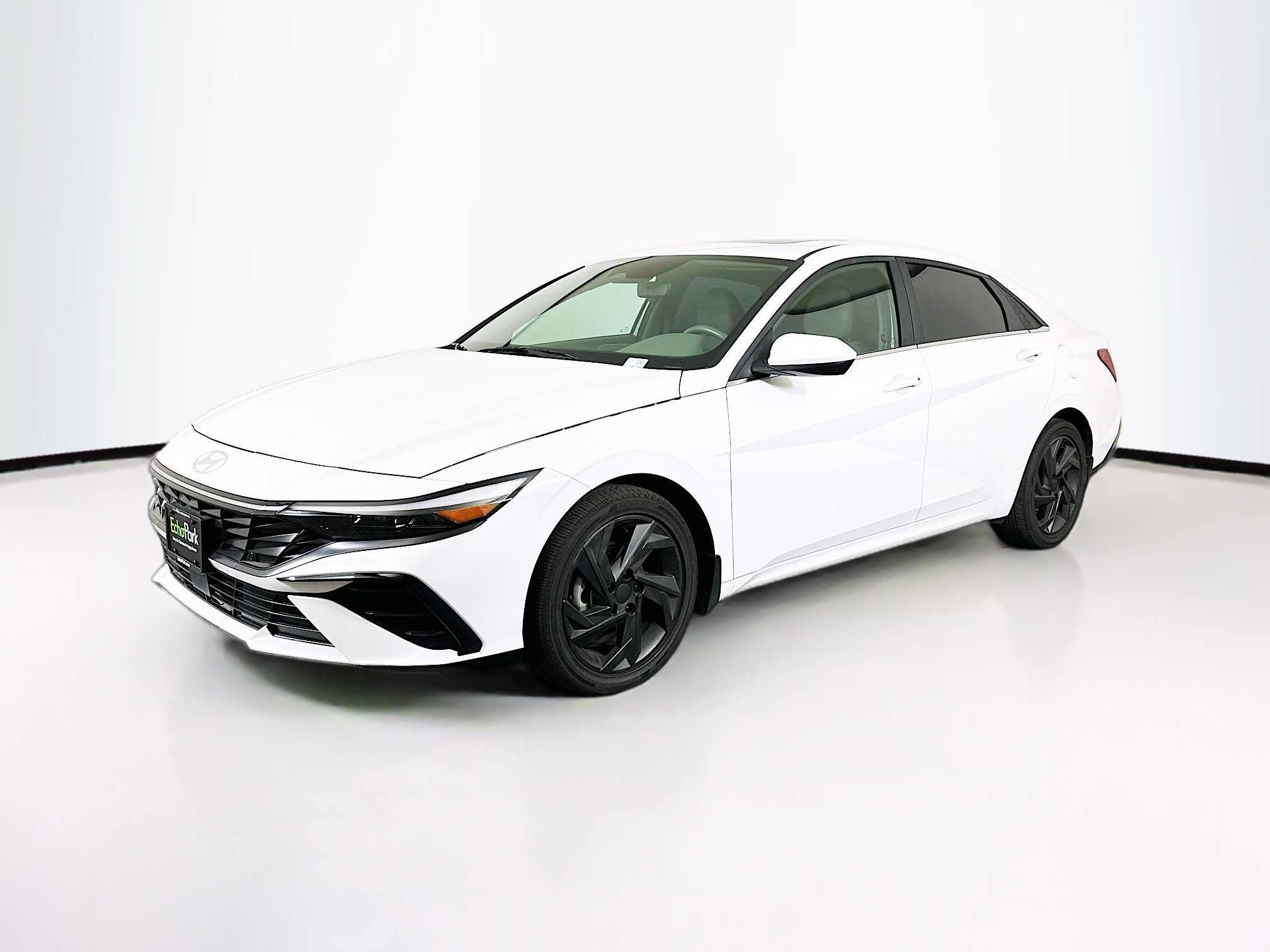 Used 2025 Hyundai Elantra SEL image 3