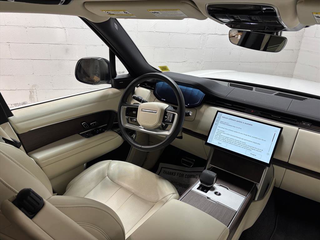 Used 2025 Land Rover Range Rover SE image 34