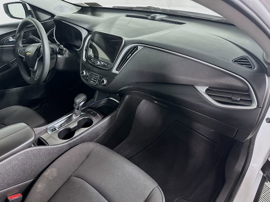 Used 2022 Chevrolet Malibu LT image 30