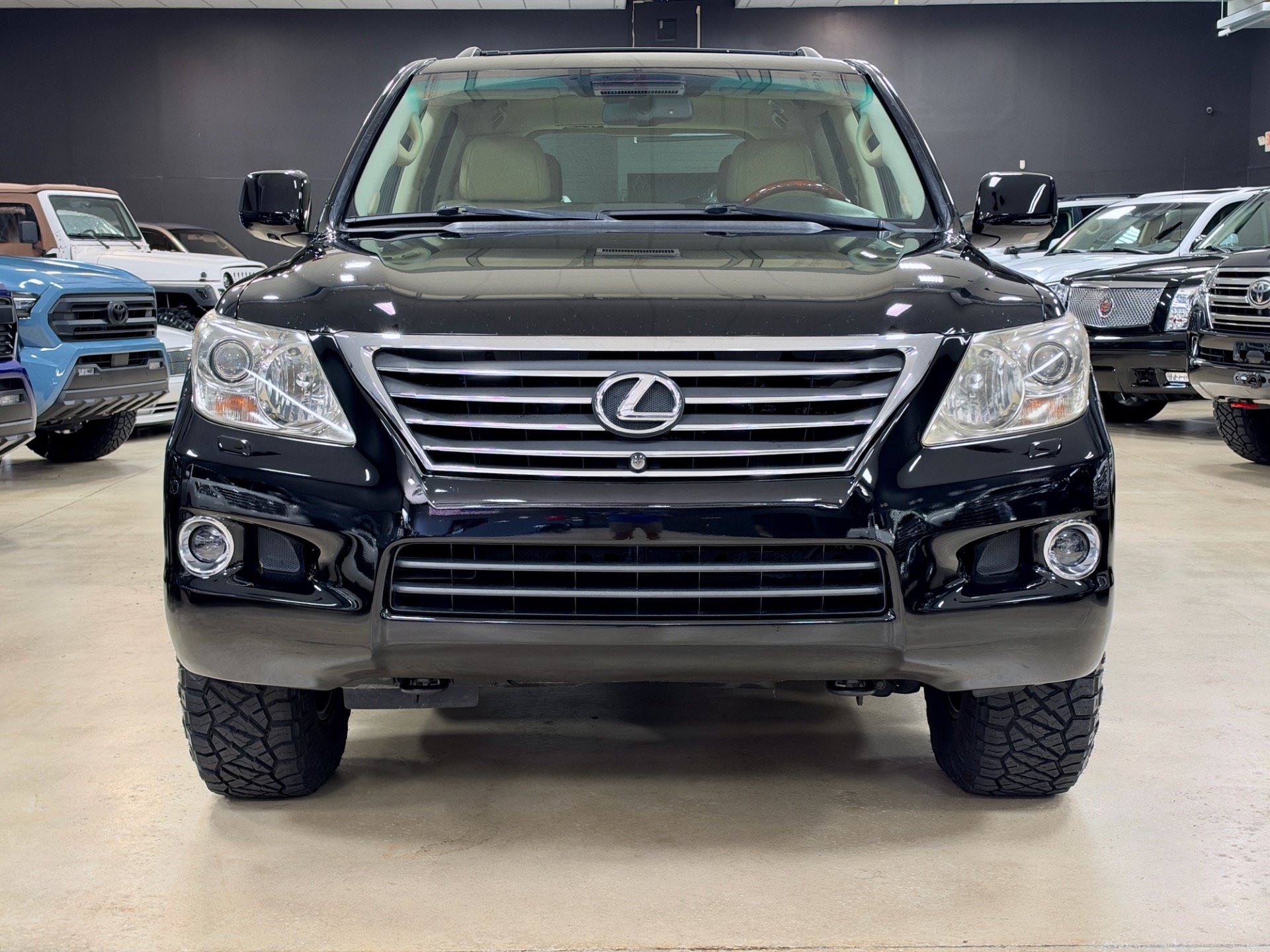 Used 2009 Lexus LX 570 4WD w/ Preferred Accessory Pkg image 3