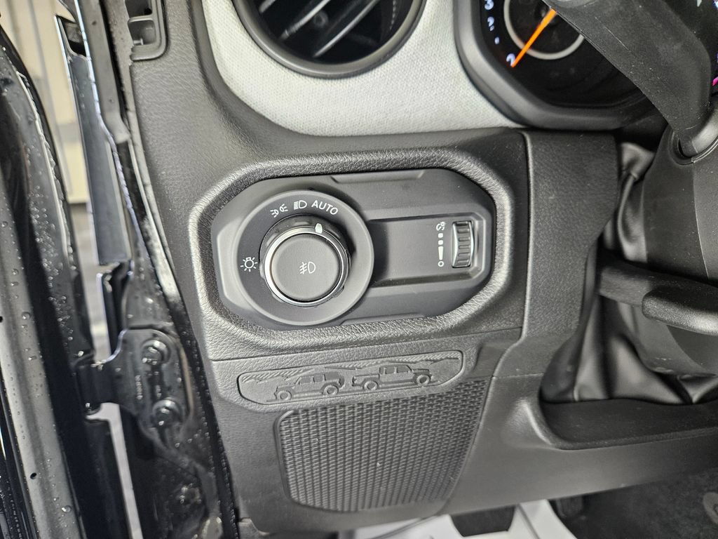 Used 2024 Jeep Wrangler Unlimited Sport AWD/4WD image 11