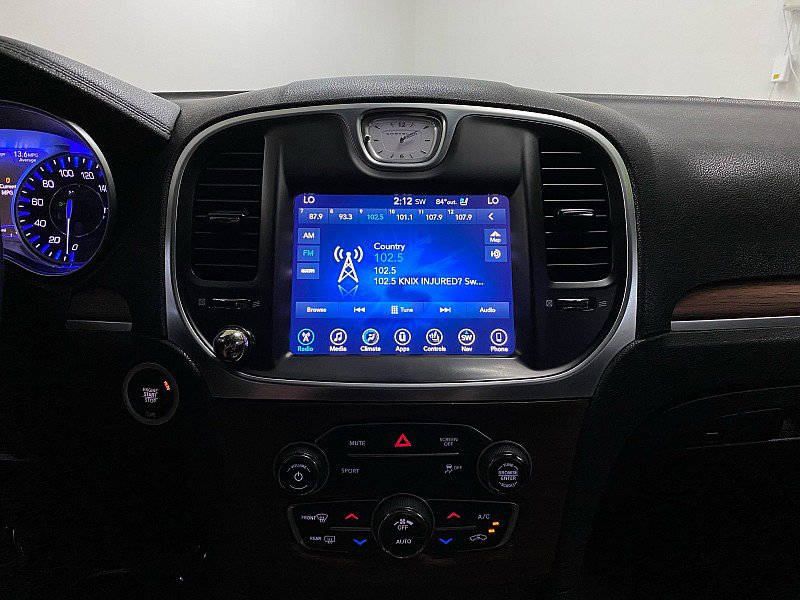 Used 2017 Chrysler 300 C Platinum image 19