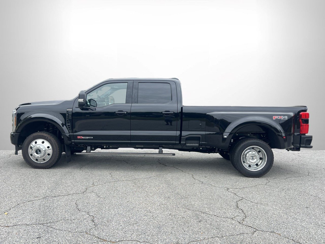New 2026 Ford F450 Platinum w/ FX4 Off-Road Package AWD/4WD image 25