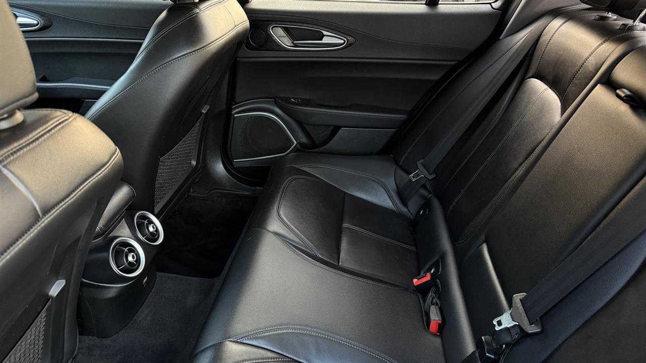 Used 2020 Alfa Romeo Giulia AWD w/ Nero Edizione image 18