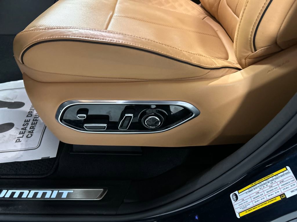 Used 2024 Jeep Grand Cherokee L Summit w/ Luxury Tech Group V image 13