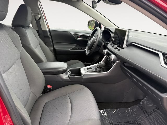 Used 2025 Toyota RAV4 XLE AWD/4WD image 14