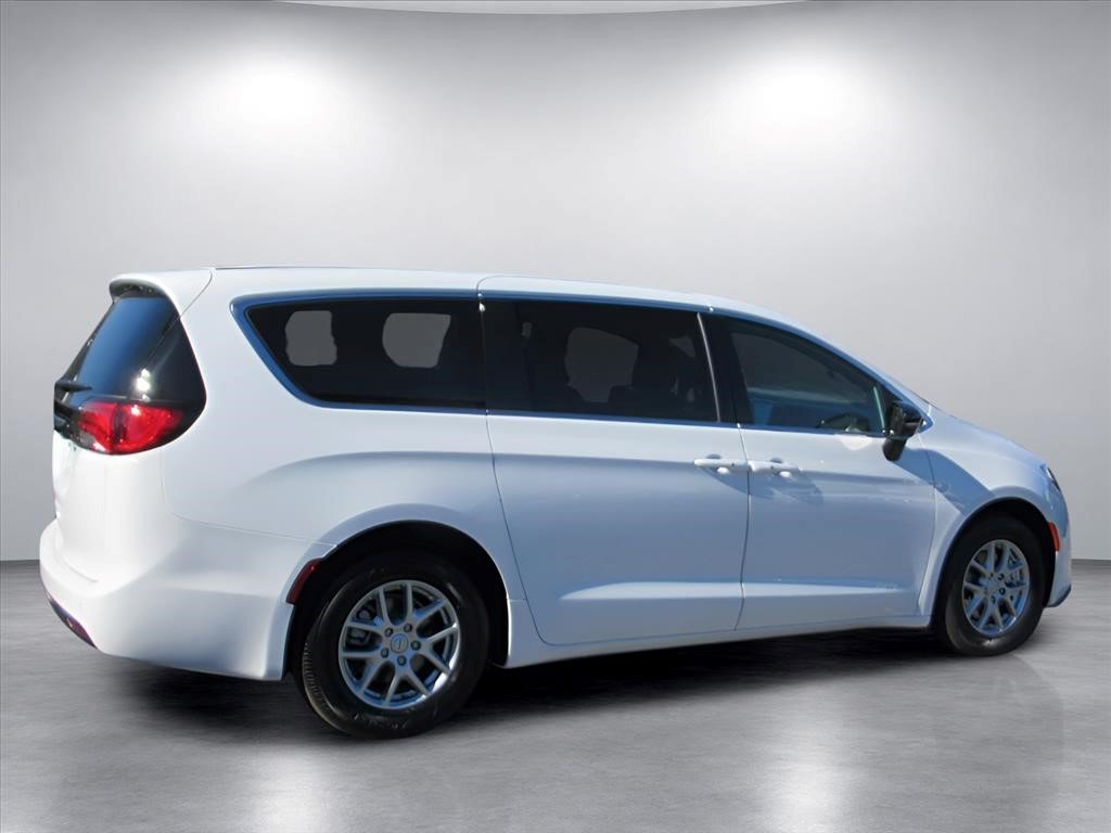 New 2026 Chrysler Voyager LX FWD image 6