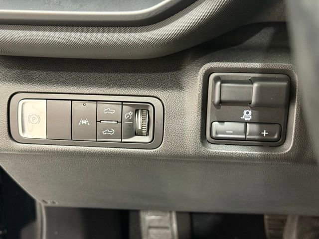 Used 2025 Chevrolet Silverado EV LT image 32