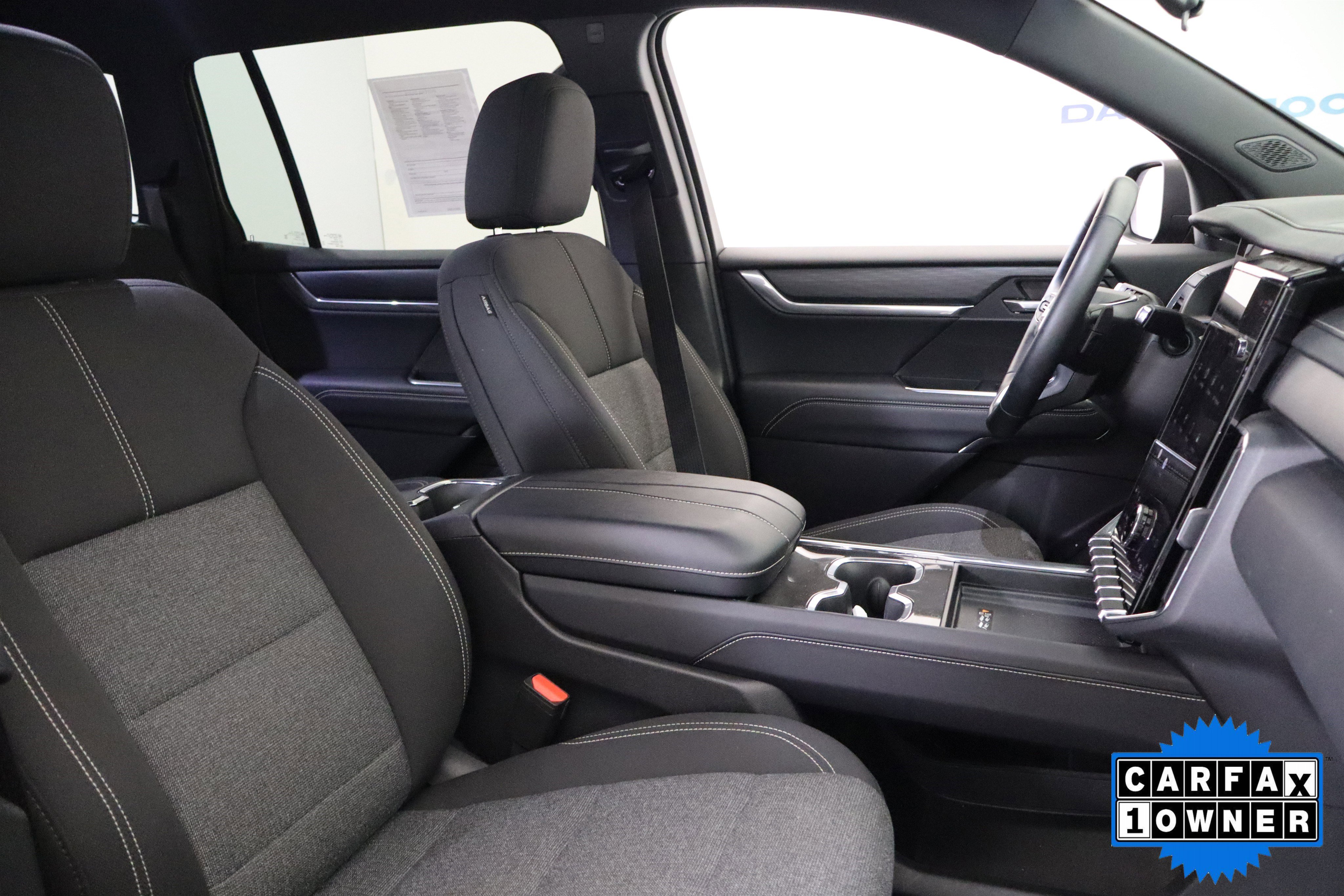 Used 2025 GMC Acadia Elevation AWD/4WD image 20