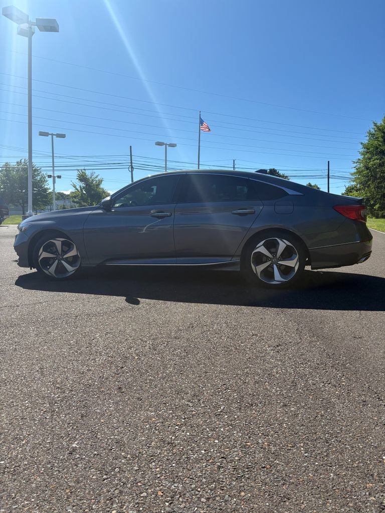 Used 2020 Honda Accord Touring image 2