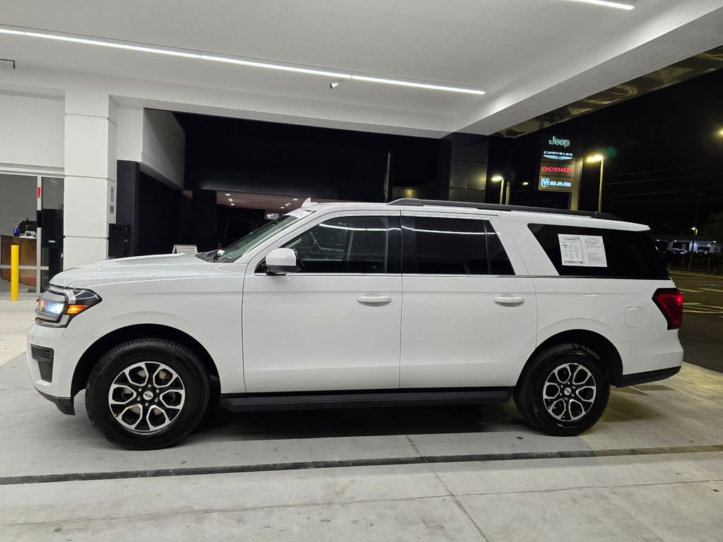 Used 2024 Ford Expedition Max XLT RWD image 3