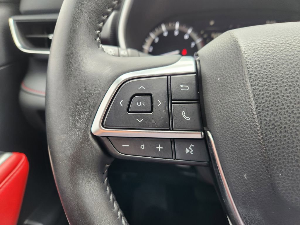 Used 2021 Toyota Highlander XSE FWD image 28