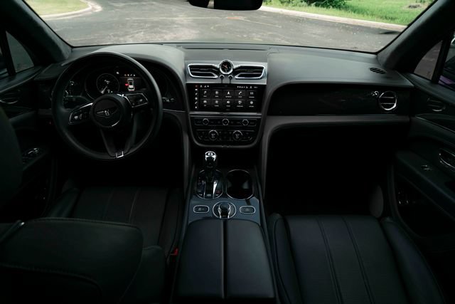 Used 2022 Bentley Bentayga AWD/4WD image 35