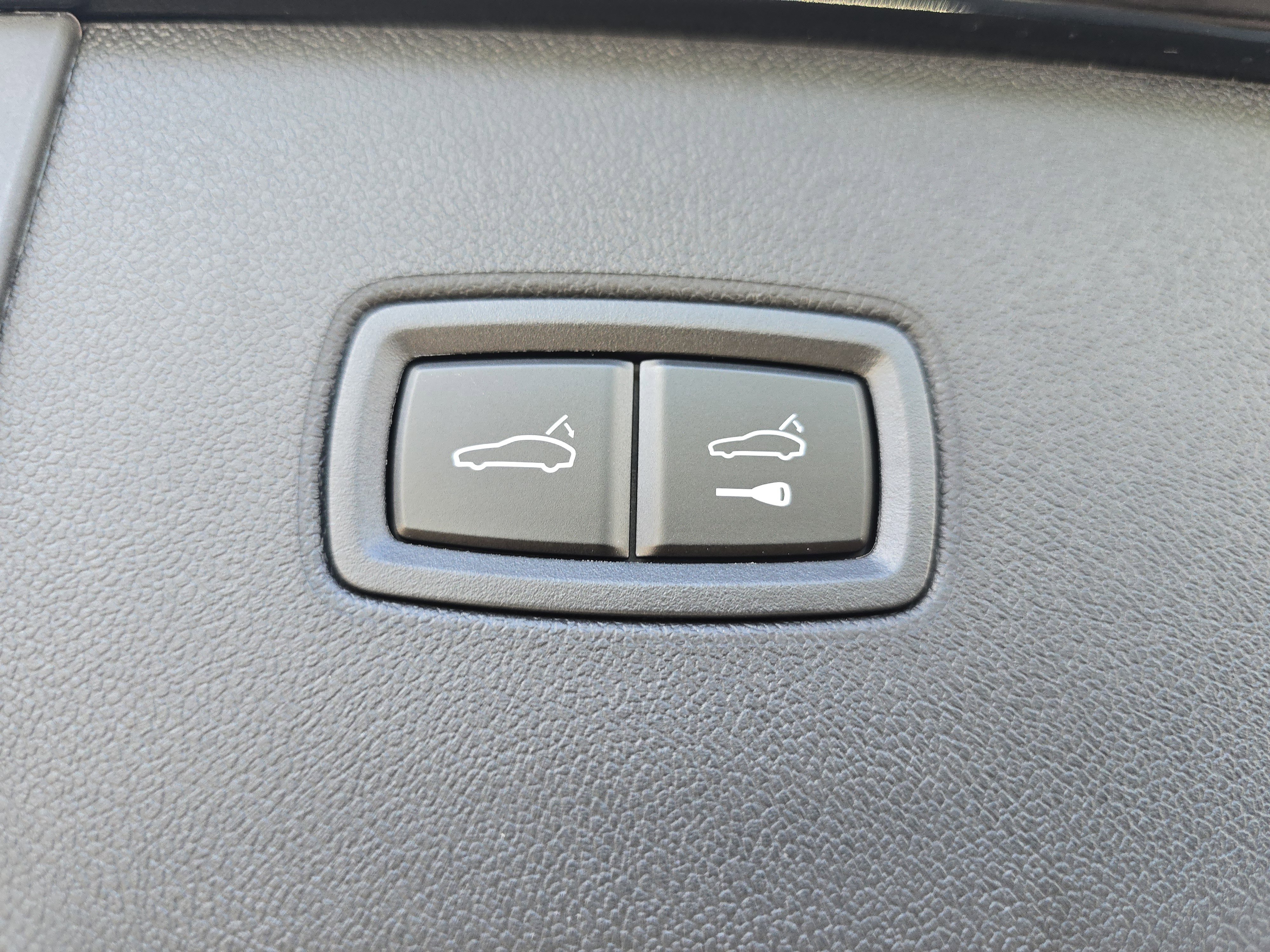 New 2025 Porsche Cayenne image 18