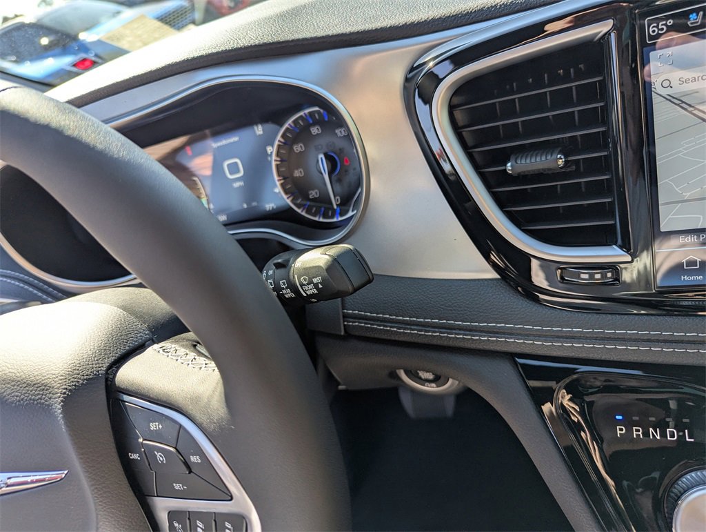 New 2026 Chrysler Pacifica Limited image 24