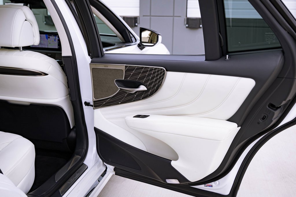 Used 2021 Lexus LS 500 AWD image 28