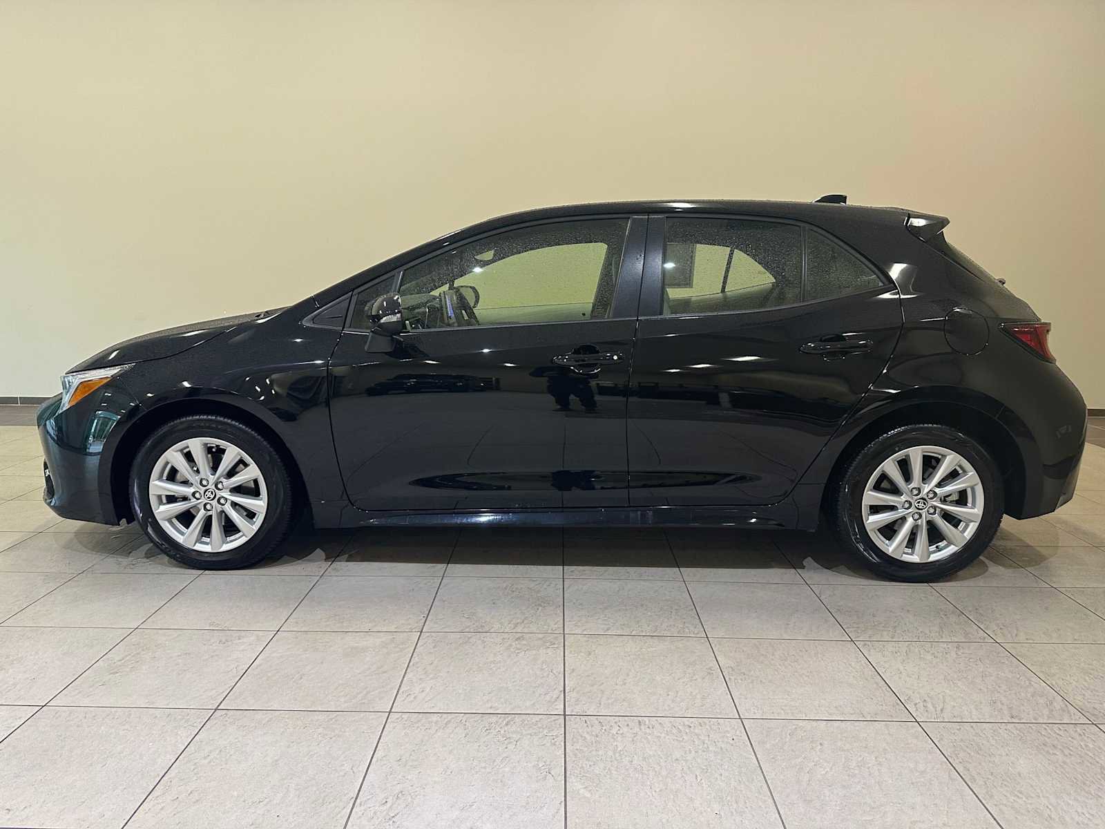 Certified 2023 Toyota Corolla SE image 3