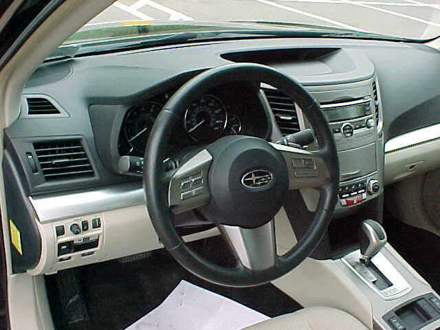 Used 2010 Subaru Legacy 2.5i Premium image 17