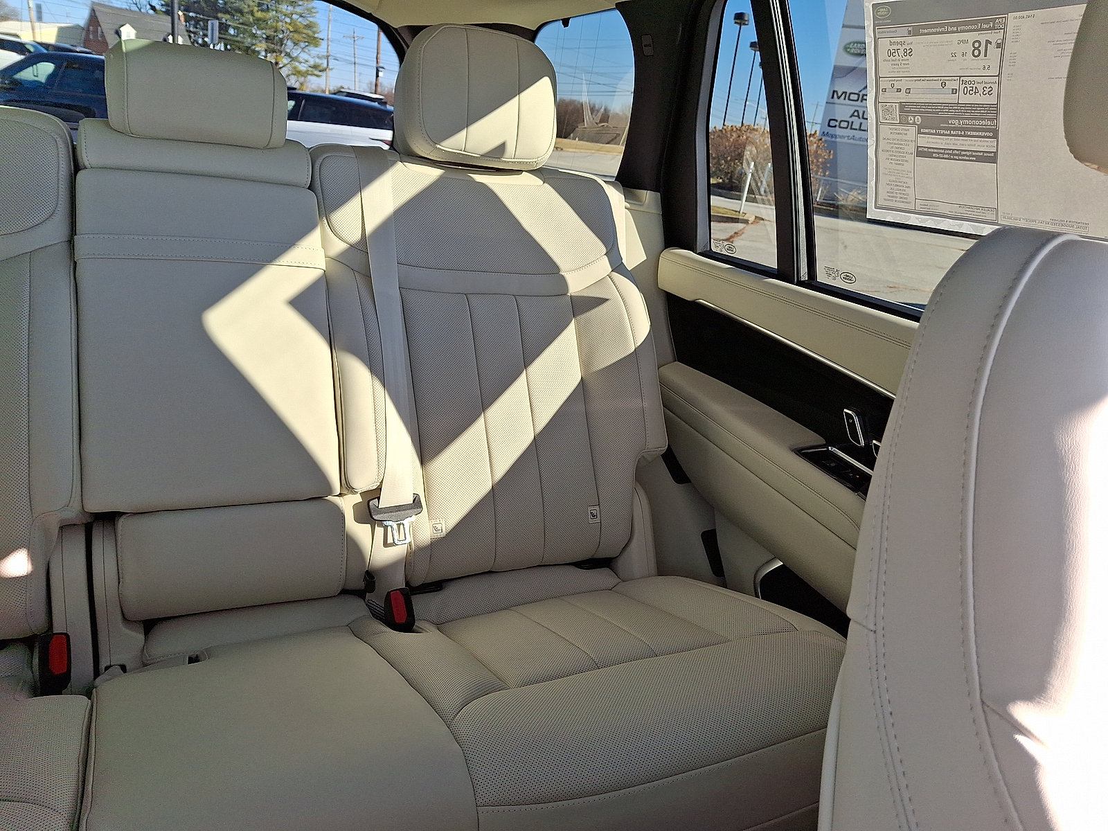 New 2026 Land Rover Range Rover Long Wheelbase SE AWD/4WD image 16