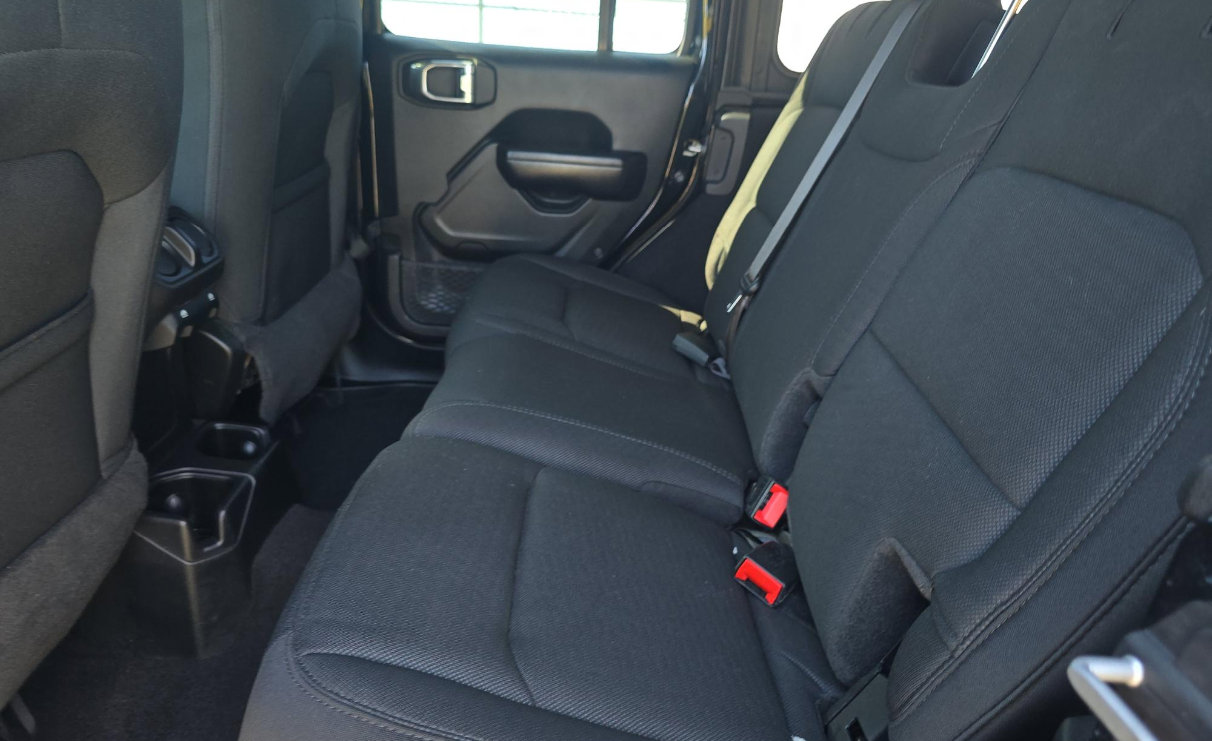 Used 2021 Jeep Wrangler Unlimited Sport image 15