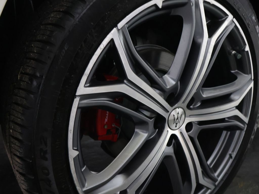 Used 2020 Maserati Levante image 29