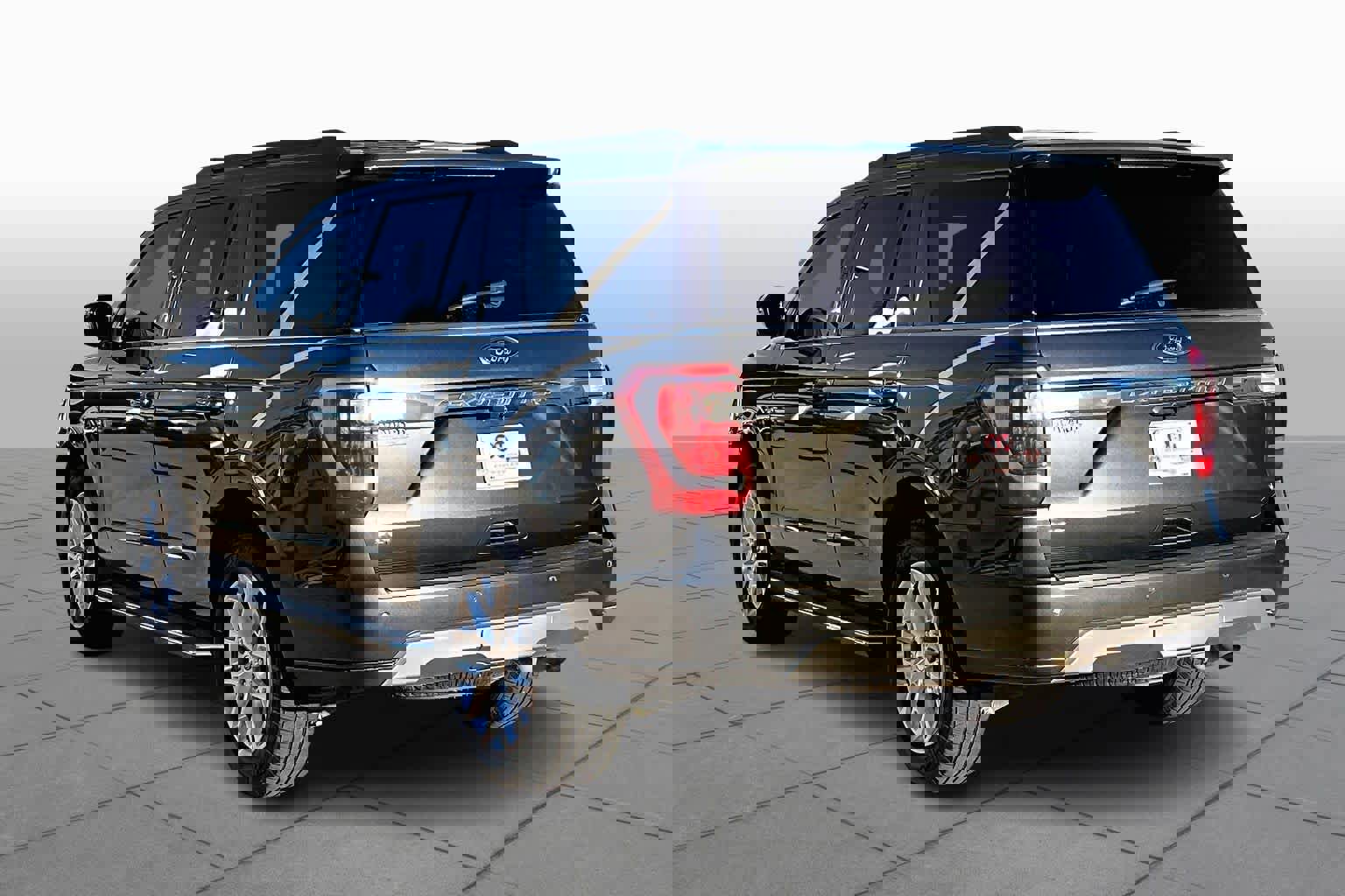 Used 2021 Ford Expedition XLT image 10