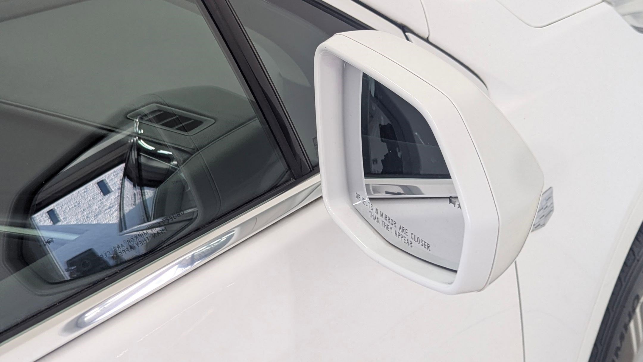 Used 2017 Cadillac XT5 Luxury w/ Driver Awareness Package image 23