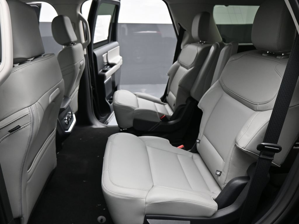 New 2026 Ford Expedition Active RWD image 19