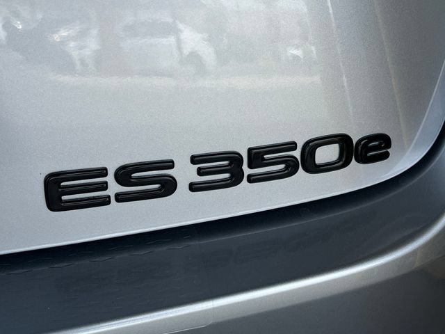 New 2026 Lexus ES 350e w/ Convenience Package FWD image 17
