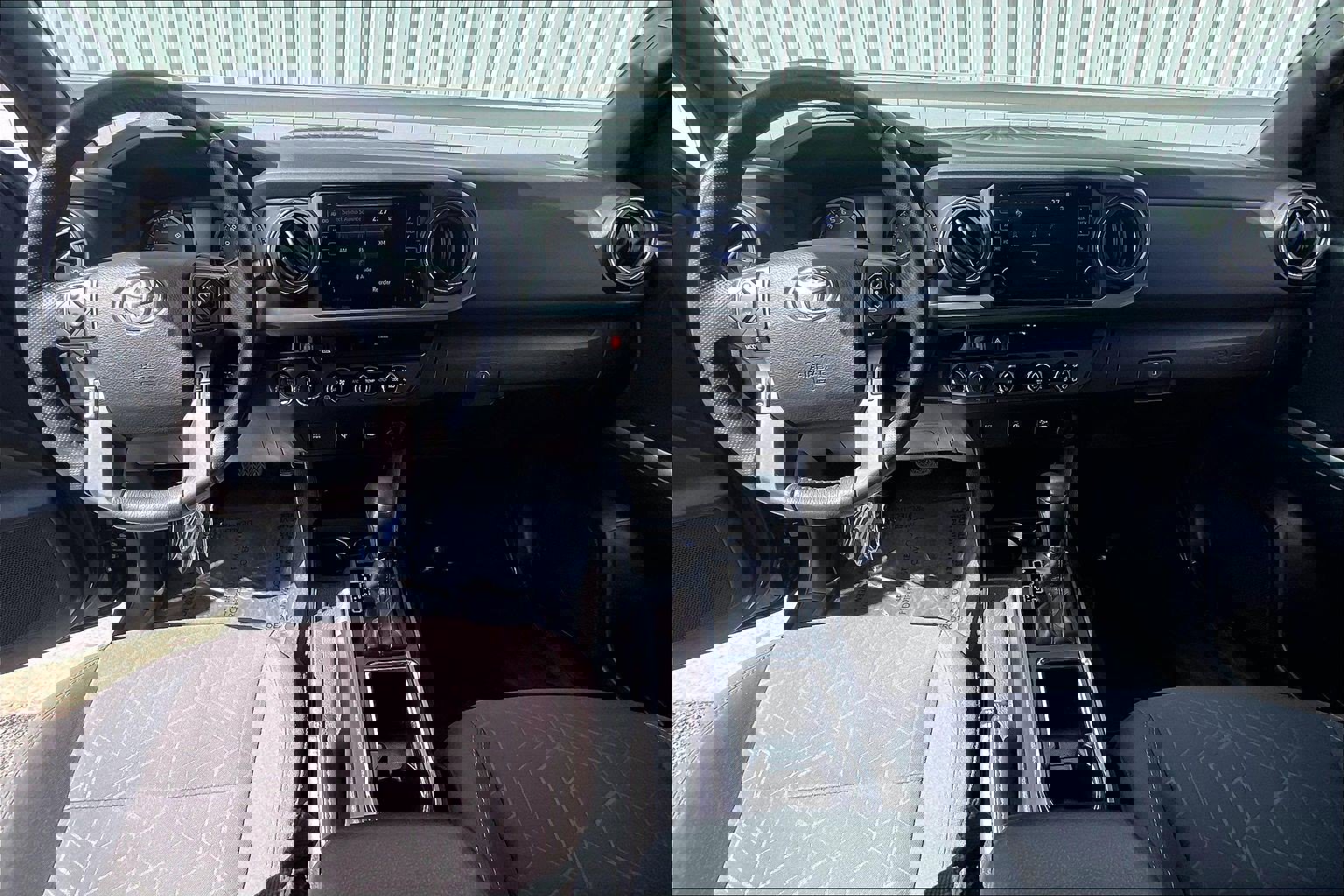 Used 2018 Toyota Tacoma TRD Sport image 19