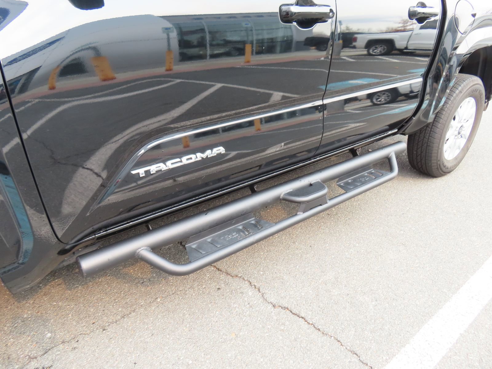 Used 2025 Toyota Tacoma SR5 image 9