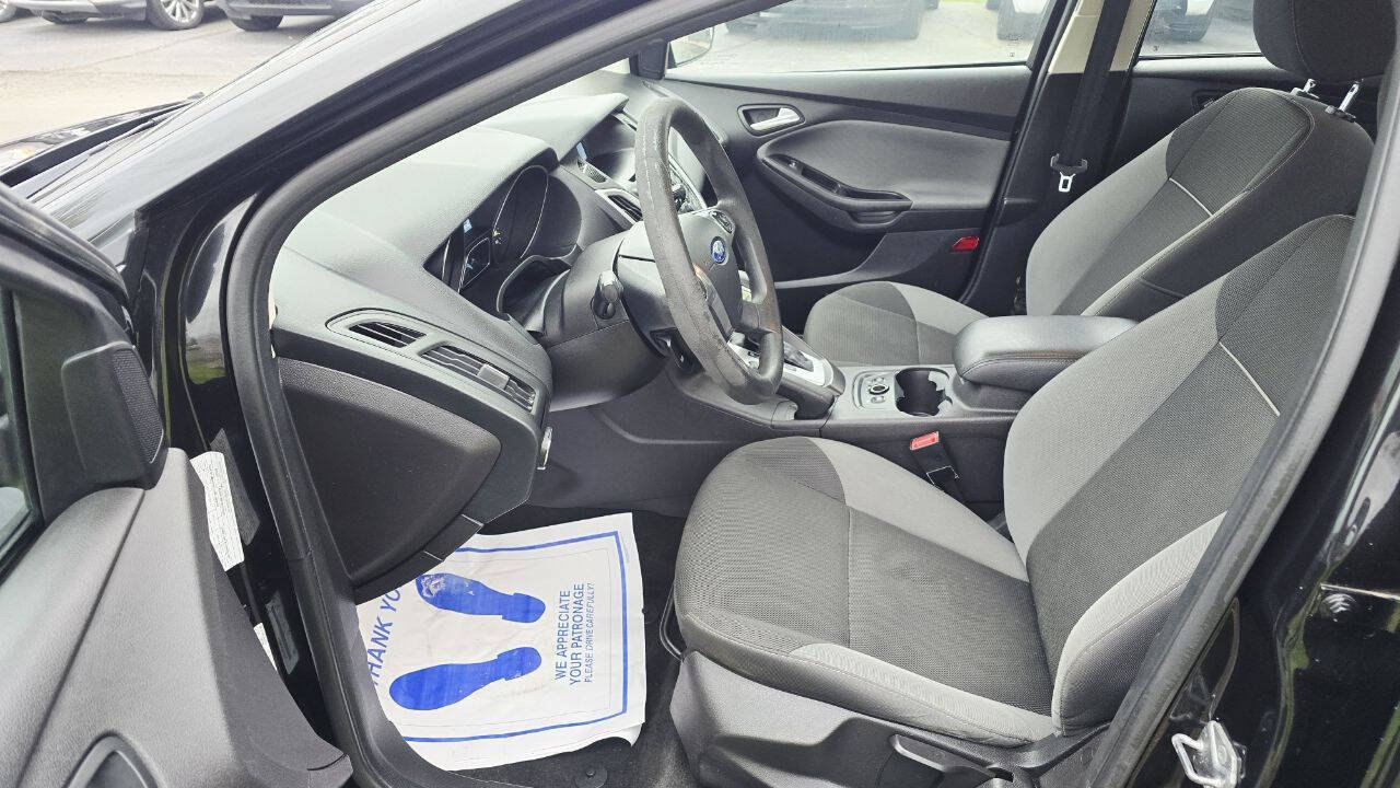Used 2014 Ford Focus SE w/ SE Winter Package FWD image 10