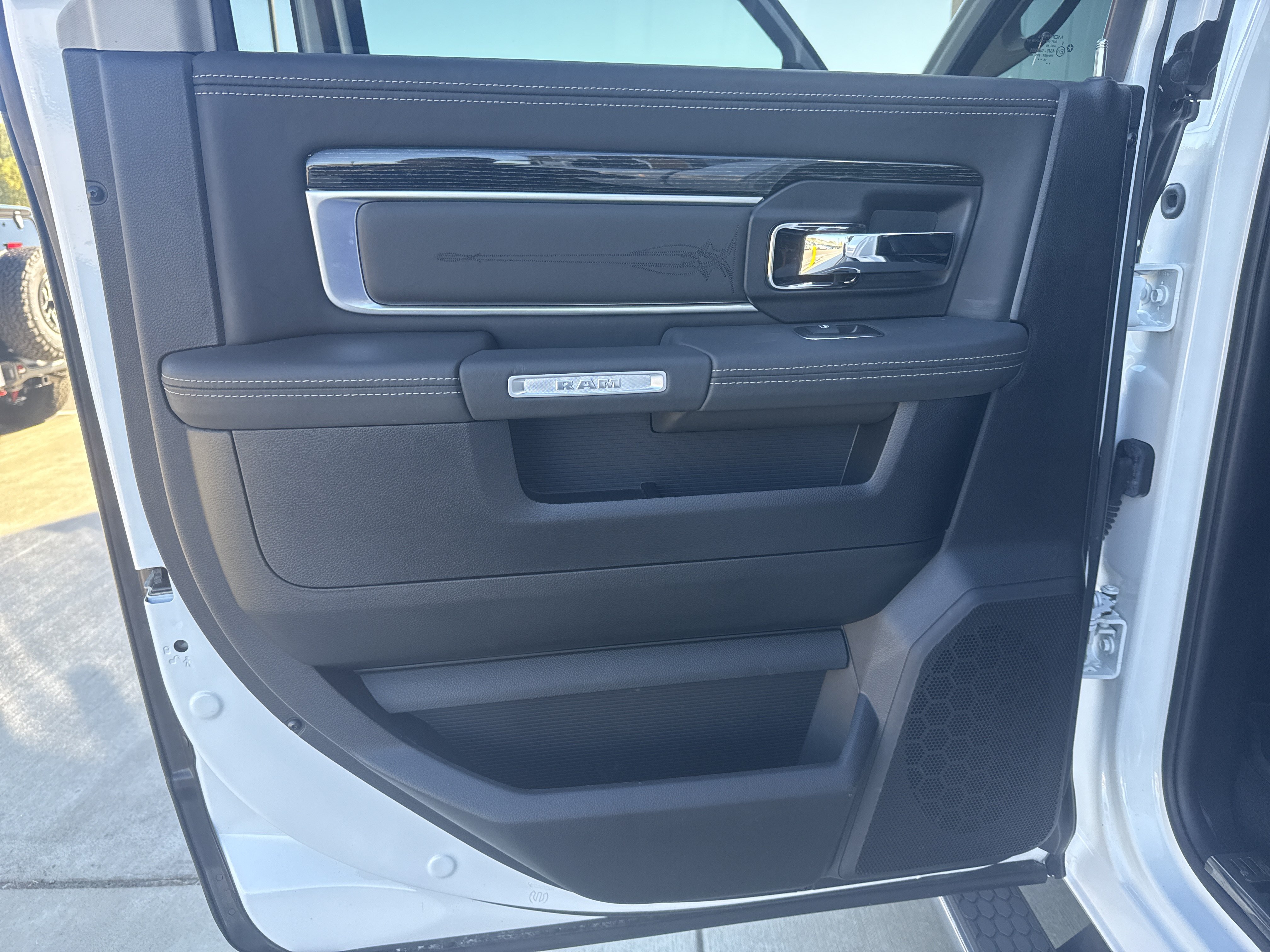 Used 2015 RAM 2500 Limited AWD/4WD image 10