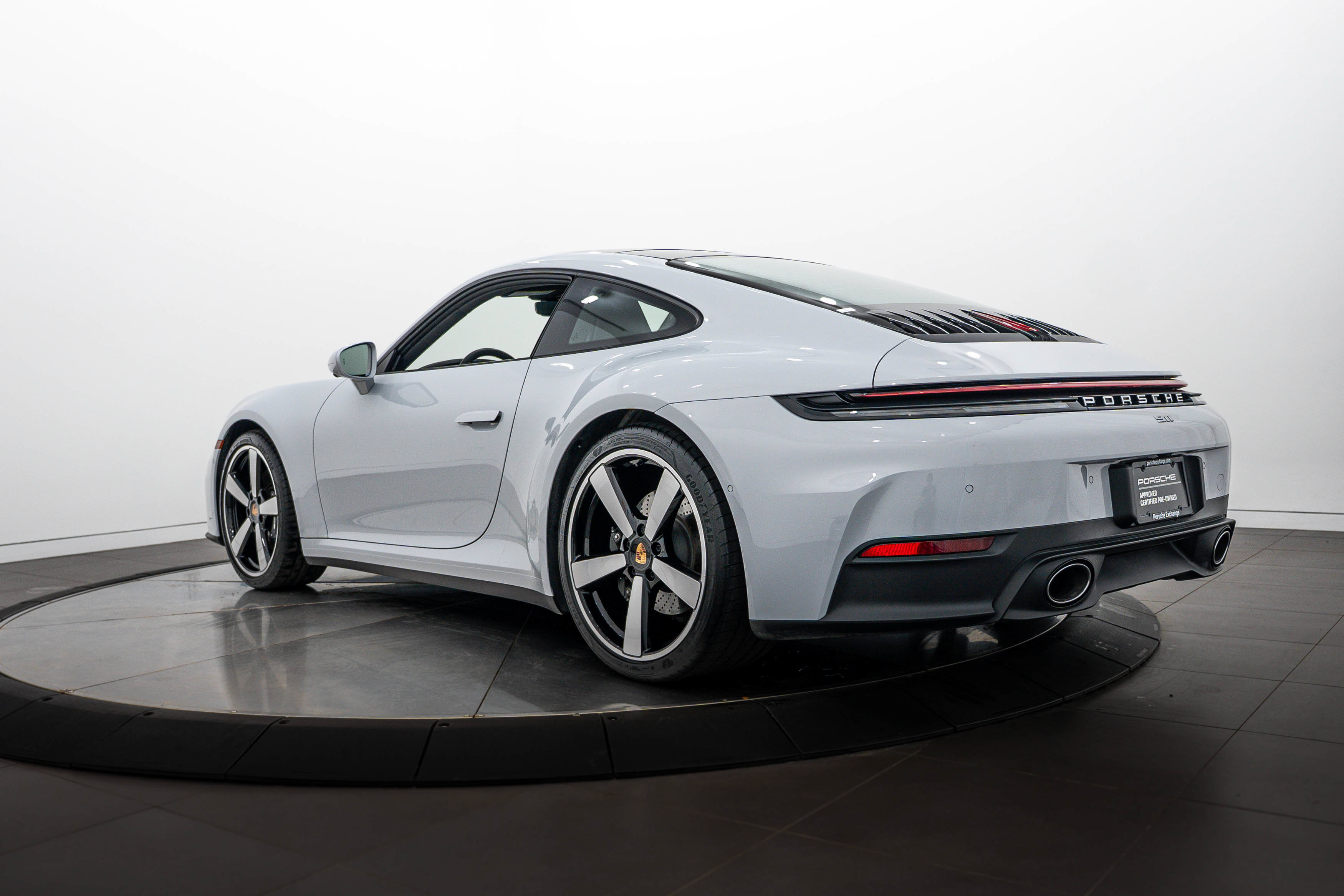 Certified 2025 Porsche 911 Carrera RWD image 3