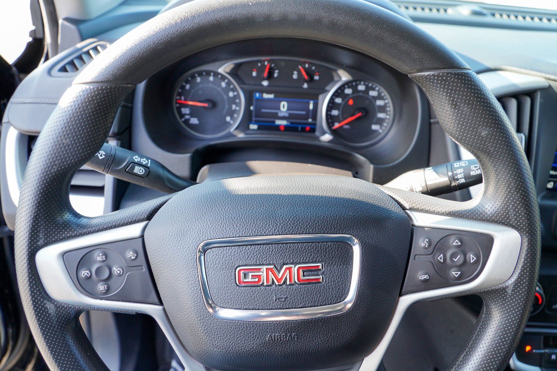 Used 2022 GMC Terrain SLE w/ Driver Convenience Package image 11