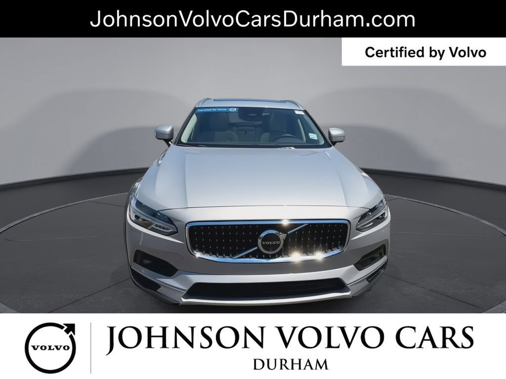 Certified 2025 Volvo V90 B6 Cross Country Plus AWD/4WD image 3