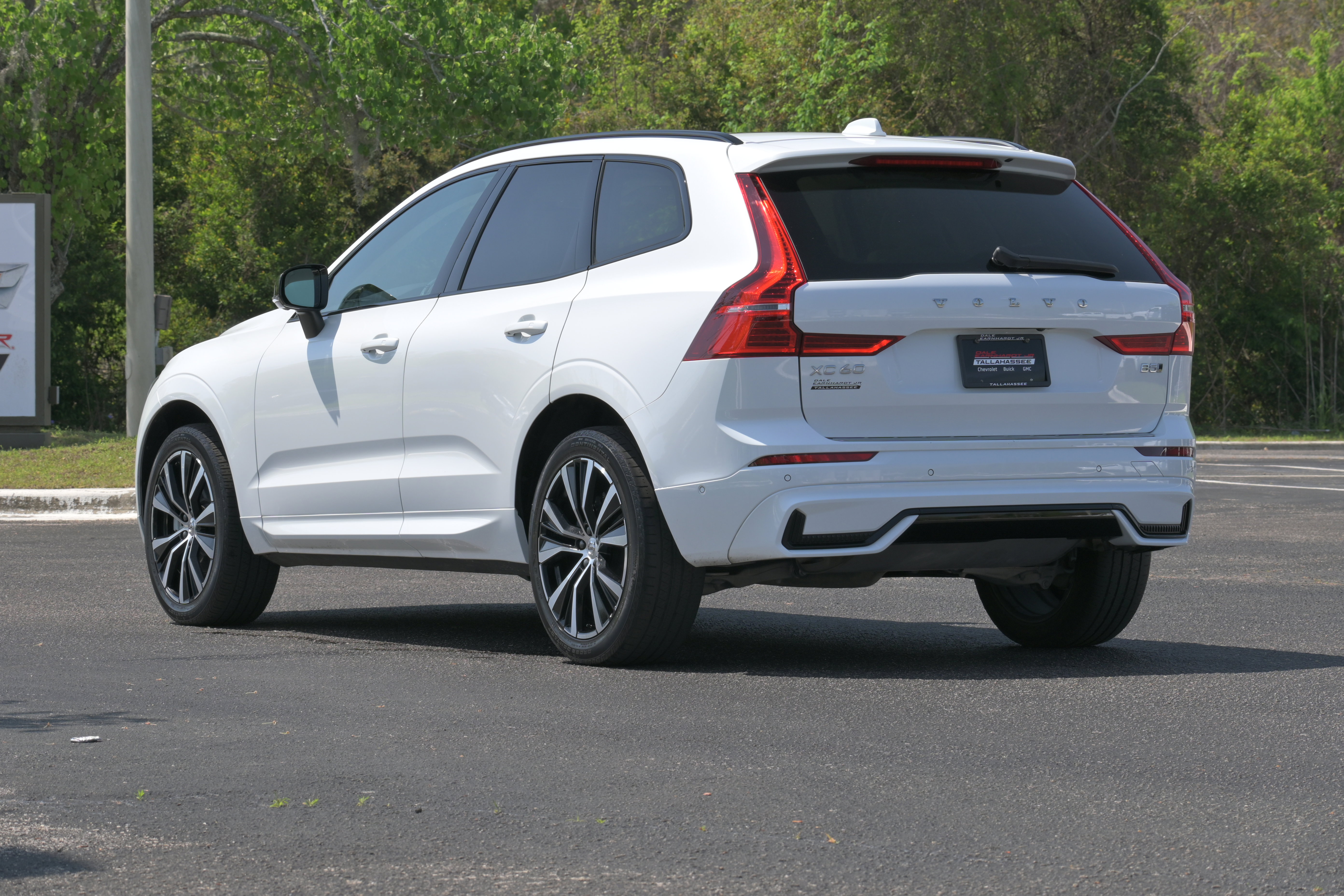 Used 2024 Volvo XC60 B5 Plus w/ Protection Package Premier image 3