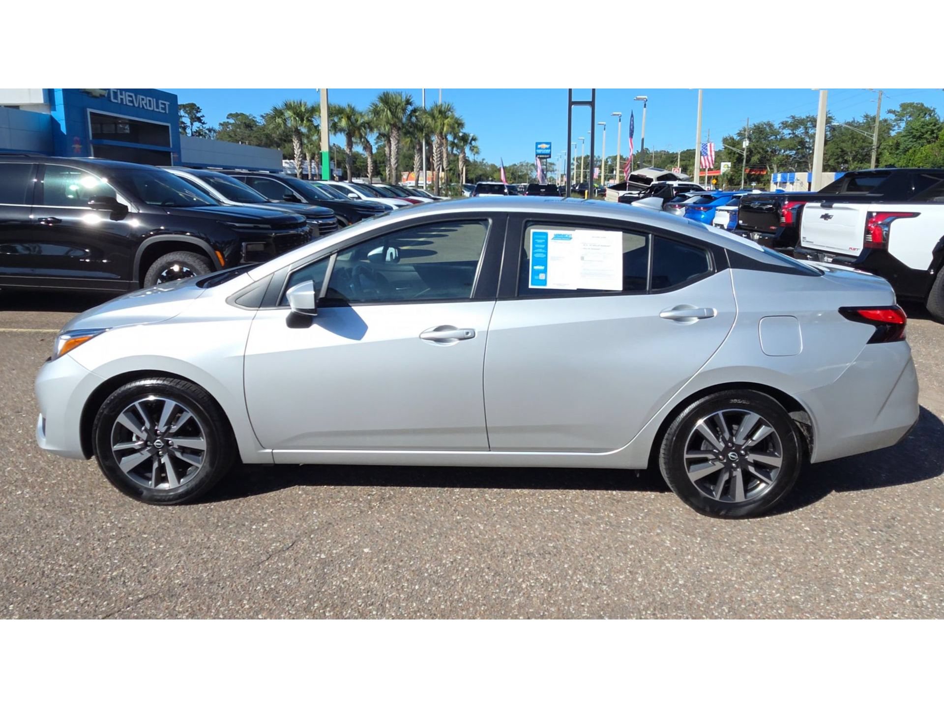 Used 2024 Nissan Versa SV FWD image 5