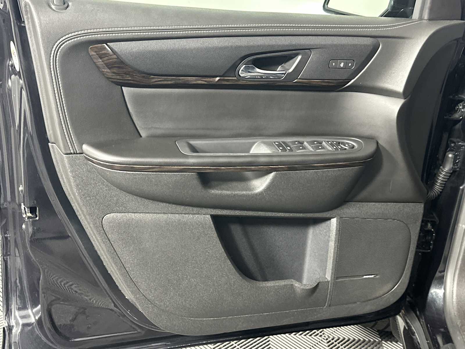 Used 2015 GMC Acadia Denali FWD image 9