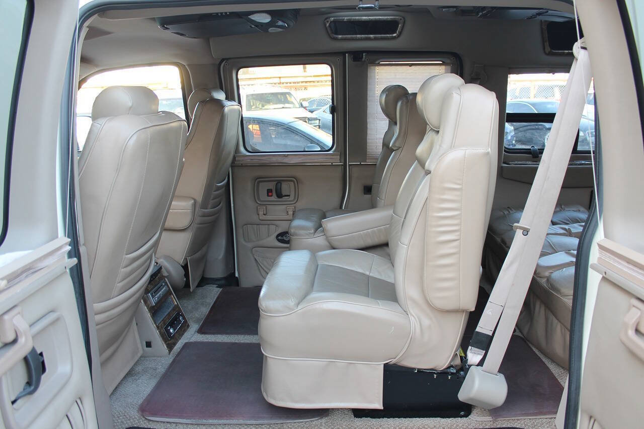 Used 2006 Chevrolet Express 1500 RWD image 26