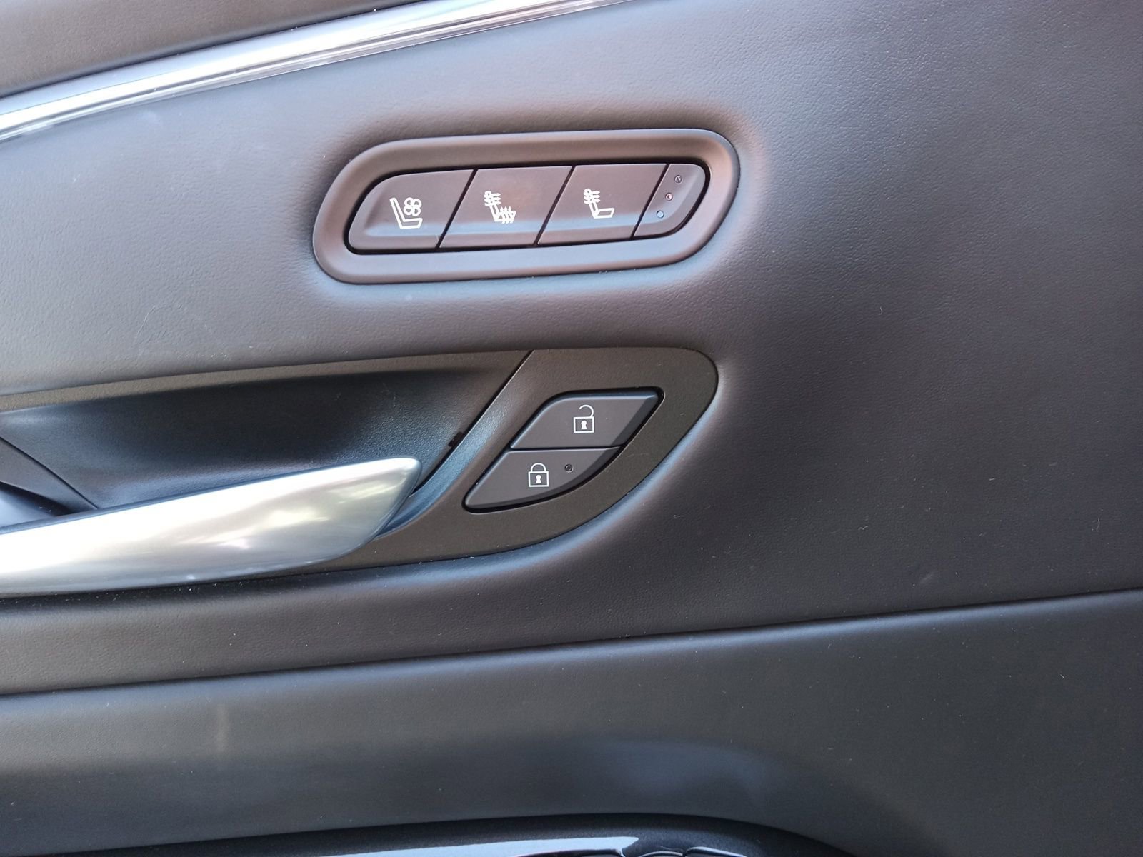 Used 2023 Cadillac Escalade Sport Platinum w/ LPO, ONYX Package image 10