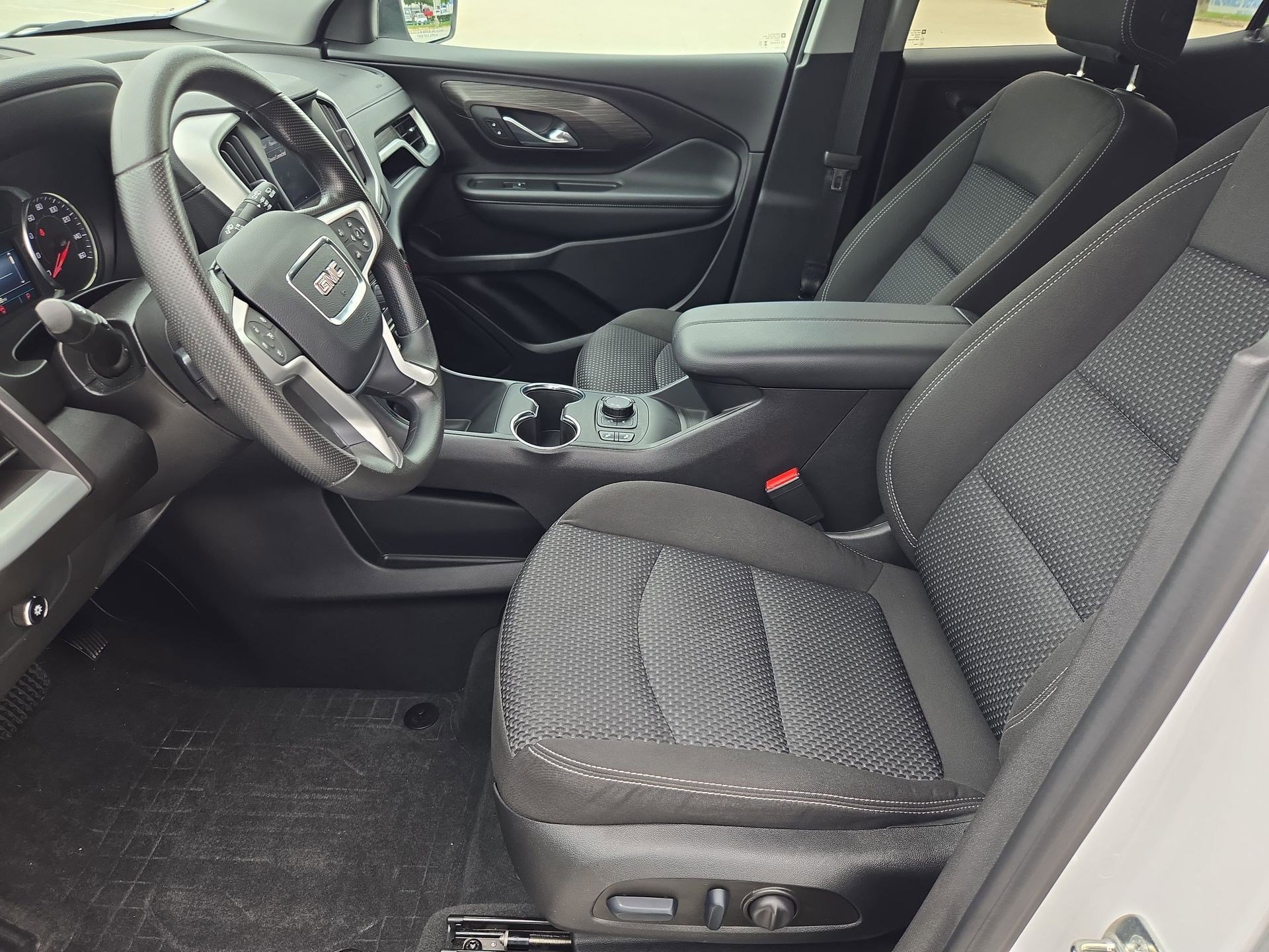 Used 2024 GMC Terrain SLE w/ Driver Convenience Package FWD image 16