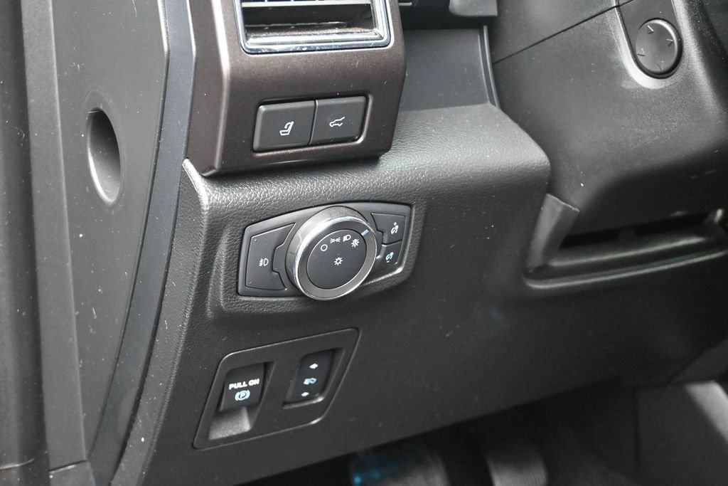 Used 2019 Ford Expedition Limited w/ Equipment Group 303A AWD/4WD image 13