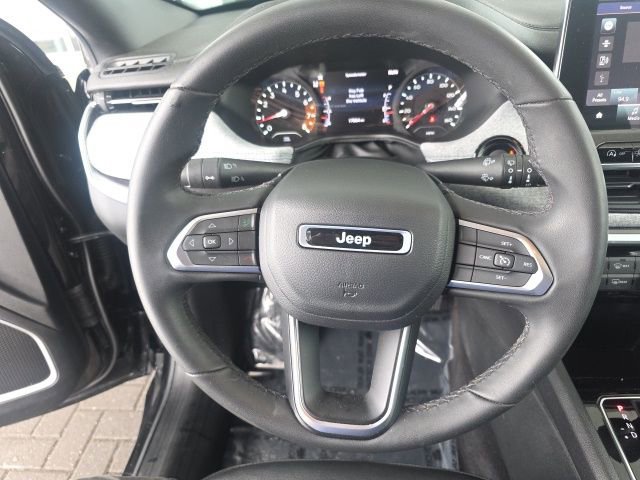 Used 2023 Jeep Compass Latitude image 24